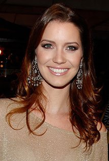 Nathalia Dill